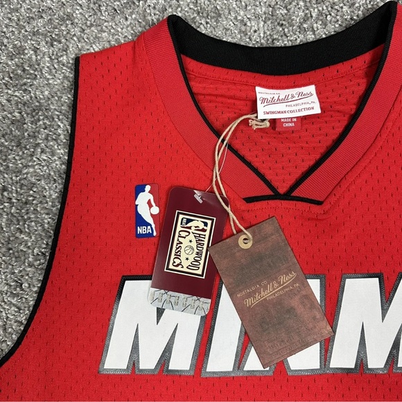 ✔️MITCHELL AND NESS 05-06 MIAMI HEATS DWAYNE WADE SWINGMAN JERSEY - Picture 12 of 15